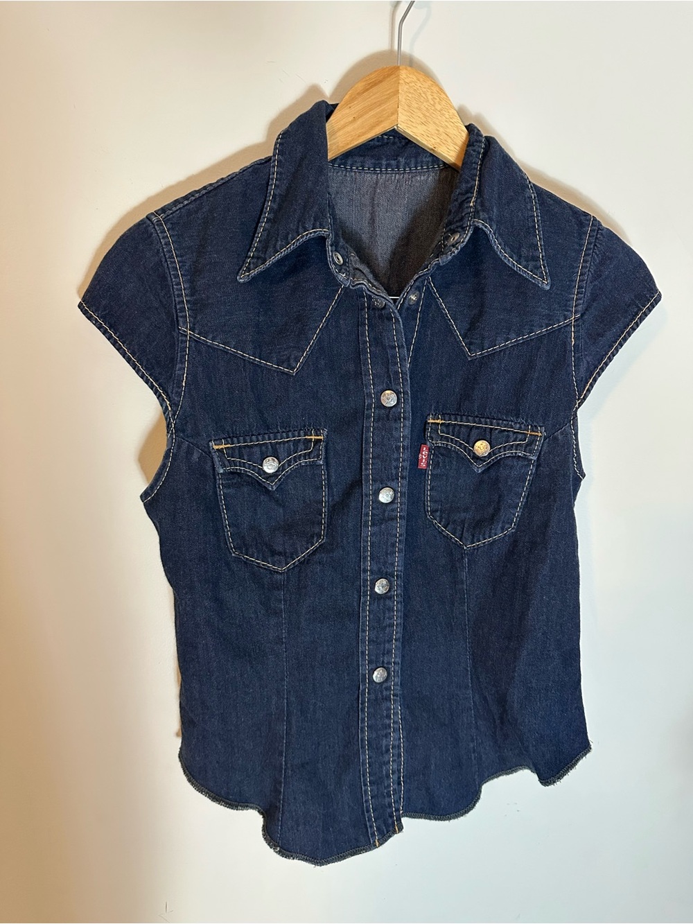 Levi’s Cherry Button Denim Raw Hem Western Short Sleeve Top small
